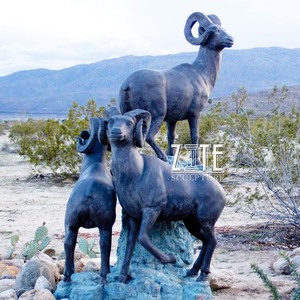 Scultura Decorativa da Giardino in Metallo, Grande Statua di Pecora in Ottone, Ariete di Montagna in Bronzo - Product Image 2