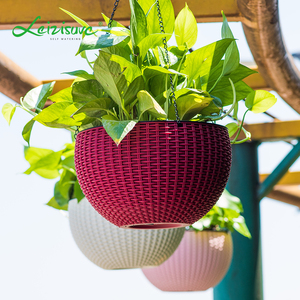 Moderno al por mayor interior mimbre al aire libre auto regadera de plástico cesta colgante planta maceta macetas plantador - Product Image 1