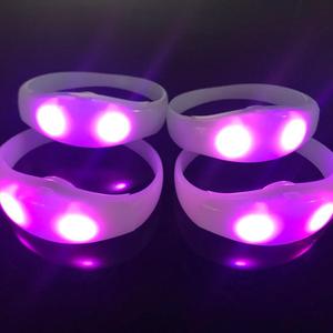 Activado intermitente luminoso pulsera brillante LED temblando pulsera - Product Image 1