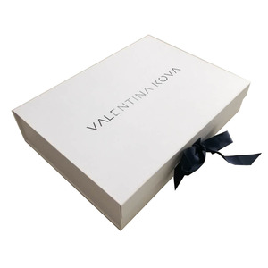 Luxe Blanc Mat Vêtements Boîte Cadeau pour Dos Nu Robes - Product Image 2