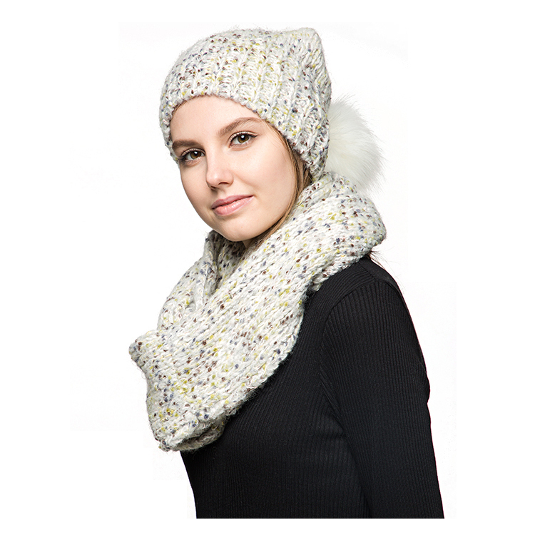 En gros Mode Hiver Filles Dames Câble Souple Tricoté 15% Laine Mélangée Extérieure Pom Chapeau Et Écharpe Ensemble Pour Les