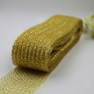 Tissu en organza métallisé à cheveux de cheval crêpé de 7 cm (2,8 po) pour la confection de coiffes et de robes - Product Image 1