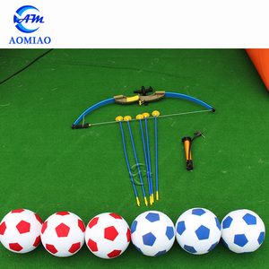 Gioco di Freccette Gigante Gonfiabile a Tema Calcio per Adulti e Bambini - Product Image 3