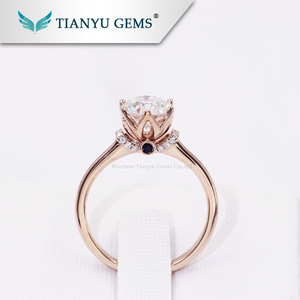 Tulip flor anillo de oro rosa con oculto <span class=keywords><strong>el</strong></span> halo moissanite Anillos de Compromiso de diamantes - Product Image 1