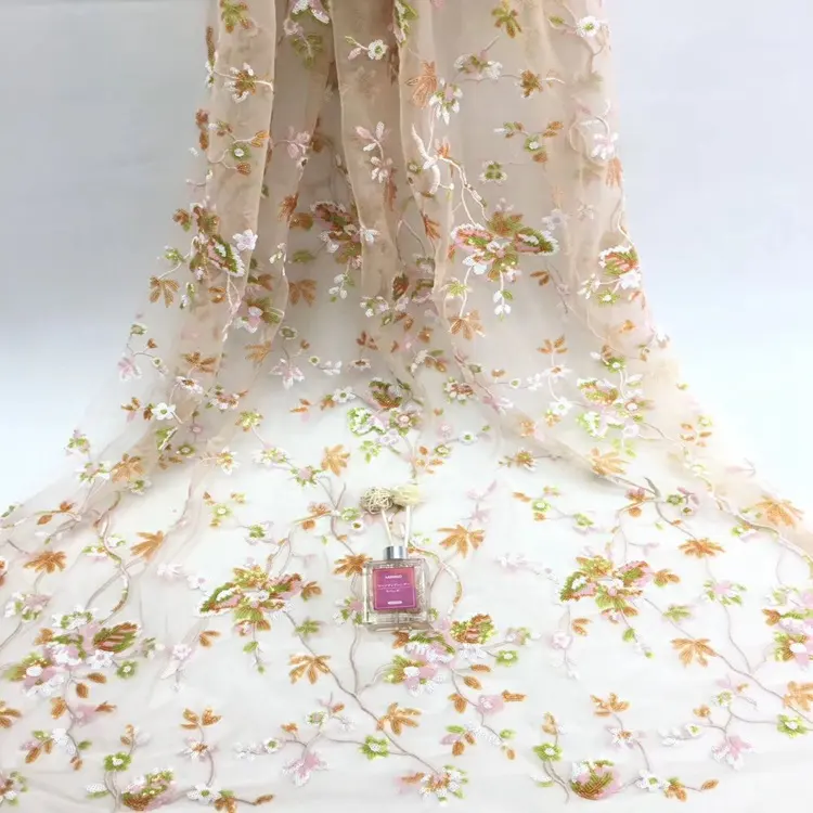 Ultimo disegno margherita merletto svizzero del voile con paillettes tessuto di maglia di poliestere del ricamo tessuto di pizzo per la sposa