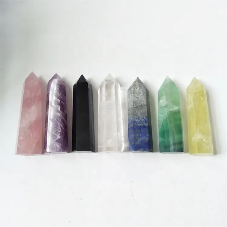 Pierres naturelles colorées quartz, pointe en cristal, sept chakras, énergie