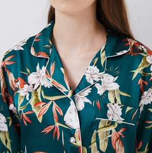 OEM precio barato al por mayor de seda de las mujeres de dos piezas de manga larga impresión Pijamas - Product Image 5
