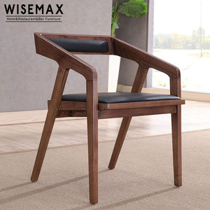 Meubles de restaurant design d'Europe du Nord en gros, salle à manger moderne, chaise <span class=keywords><strong>Katakana</strong></span> rembourrée en cuir PU avec accoudoirs en bois - Product Image 1