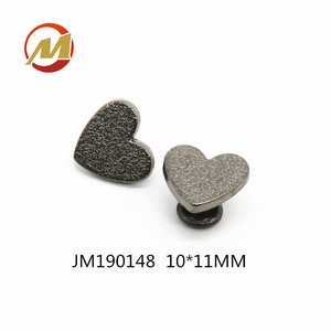 Al por mayor venta al por nuevo estilo rojo corazón remache chapado en oro con esmalte de Metal de moda remache espárragos para - Product Image 5