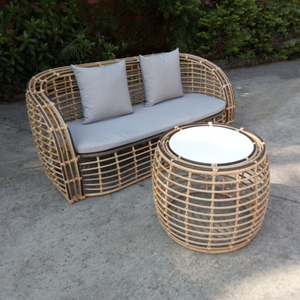 طقم أريكة وطاولة شاي من الخيزران للاستخدام الخارجي في الحدائق - Product Image 5