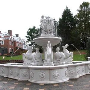 Bege pedra cavalo e goddess estátua fonte de água ao ar livre