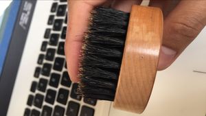 Pequeño de madera natural de pelo de jabalí personalizado barba peine y cepillo de cerdas de jabalí de etiqueta privada - Product Image 5