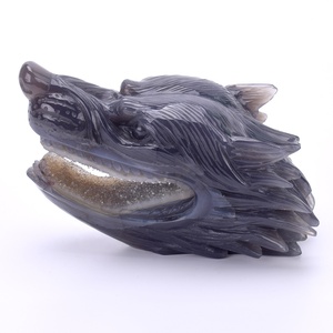 Handgesneden realistische sculptuur van een wolfskop van edelsteen agaat geode schedel - Product Image 2