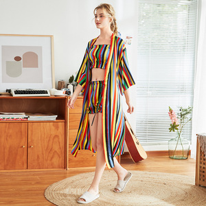 Nouveau Style de la Chine <span class=keywords><strong>pas</strong></span> <span class=keywords><strong>cher</strong></span> été Kimono Satin Robe soyeux arc-en-ciel rayure Long peignoir pour les femmes <span class=keywords><strong>Homewear</strong></span> - Product Image 3