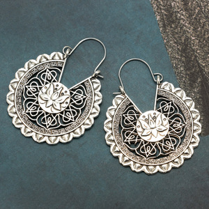 Vintage Antico Semplice Rotondi del Cerchio <span class=keywords><strong>di</strong></span> Goccia Ciondola Nuovo Argento <span class=keywords><strong>Orecchini</strong></span> In Metallo Scava Fuori Il <span class=keywords><strong>Fiore</strong></span> <span class=keywords><strong>di</strong></span> <span class=keywords><strong>Loto</strong></span> <span class=keywords><strong>Orecchini</strong></span> Per Le Donne - Product Image 6