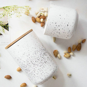 Prodotti per la casa maculato <span class=keywords><strong>bianco</strong></span> decorativo <span class=keywords><strong>portacandele</strong></span> in ceramica con coperchio in <span class=keywords><strong>legno</strong></span> - Product Image 1