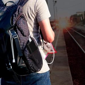 เครื่องชาร์จพก<span class=keywords><strong>พา</strong></span> GETIHU ความจุ <span class=keywords><strong>13000</strong></span> มิลลิแอมป์ชั่วโมง <span class=keywords><strong>พา</strong></span><span class=keywords><strong>ว</strong></span><span class=keywords><strong>เวอร์</strong></span><span class=keywords><strong>แบงค์</strong></span> 4.8A ความเร็วสูง 2 พอร์ต USB แบตเตอรี่สำรองพร้อมไฟฉาย - Product Image 6