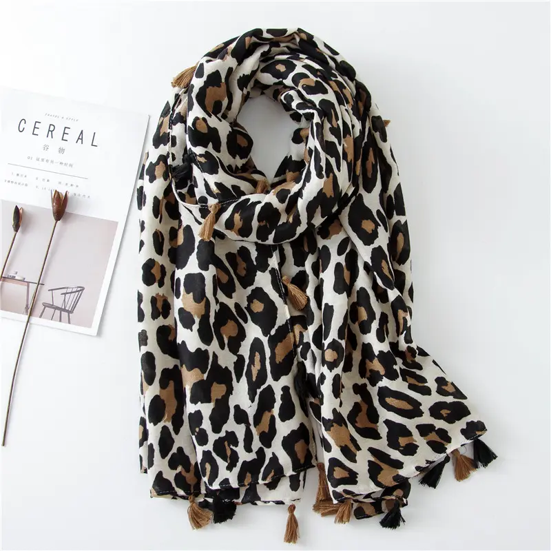 Hot selling Beige Brown Leopard Printed Scarf with Tassels Muslim Women Viscose Cotton Hijab Fashion Leopard Print Shawls