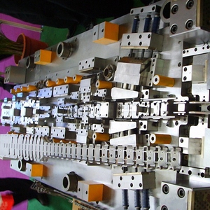NEWSKY Fabricación de Chapa Metálica, Fábrica con Certificación ISO9001, Fabricante de Troqueles de Estampación Progresiva, Proveedor de Primer Nivel de Moldes para Automoción - Product Image 4