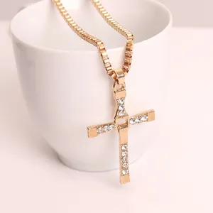 En gros Cadeaux Promotionnels Rapide Et Furieux Zircon Inlay Hommes Femmes Collier De Mode Croix Collier