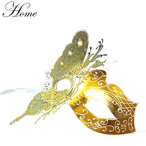 Mujer elegante <span class=keywords><strong>de</strong></span> <span class=keywords><strong>la</strong></span> mascarada <span class=keywords><strong>de</strong></span> <span class=keywords><strong>halloween</strong></span> <span class=keywords><strong>de</strong></span> mariposa metálica media <span class=keywords><strong>cara</strong></span> máscara <span class=keywords><strong>de</strong></span> bola - Product Image 2