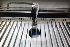 Bonne qualité à faible prix CO2 laser machine sisma - Product Image 4