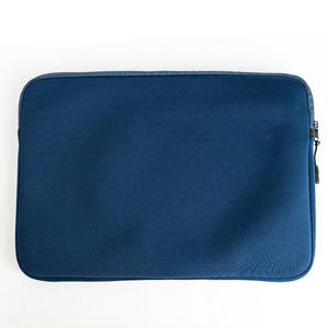 Funda para portátil de neopreno reciclado 100%, estilo moderno con cierre de cremallera, ajuste perfecto para bolsas y fundas para portátiles de 15" - Product Image 4