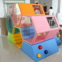 Aire de jeux intérieure pour tout-petits avec toboggan en nid d'abeille, jouets d'escalade amusants et zone de jeu en mousse, ensemble de jeux intérieurs commerciaux