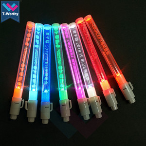 T-Worthy Mini Torcia LED Personalizzabile con Logo Laser, Bastoncino Luminoso in Acrilico Monocolore, 3 Batterie AG13 per Feste ed Eventi - Product Image 2