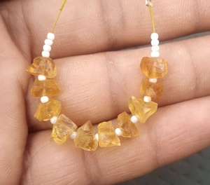 Citrine naturelle de qualité AAA pierres précieuses en vrac grosse pierre de naissance jaune novembre forme inégale 8mm centre percé rugueux non traité - Product Image 2