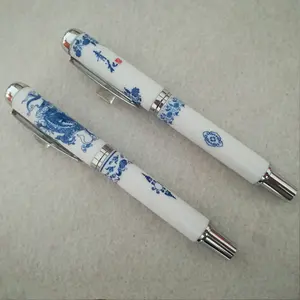 Sang trọng Gốm bút Phong Cách Trung Quốc màu xanh và trắng sứ quà tặng Đài Phun Nước Lăn bút bút
