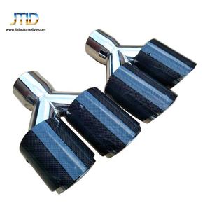 Глянцевый двойной наконечник из углеродного волокна для выхлопных газов Akrapovic - Product Image 1