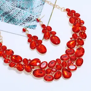 Conjunto de joias garnet com pedras vermelhas, colar e brincos