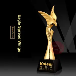 Tidak Biasa Elegan Kristal Resin Eagle Trophy Hitam Berdiri untuk Pasokan Bisnis Hadiah Kerajinan