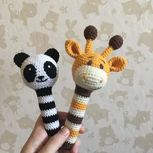 Chocalho de maracas de crochê feito à mão, bebê amigurumi girafa panda animal de pelúcia crochê bebê chocalhos brinquedos