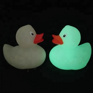 ICTI zertifiziert willkommen custom design Glow in <span class=keywords><strong>the</strong></span> Dark Rubber Ducks baby bad spielzeug - Product Image 1