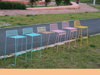 Tabouret empilable en fil métallique