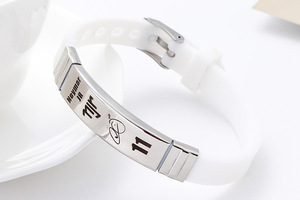 Pulseras Ajustables de Silicona con Diseño de Estrellas del Fútbol, Elegantes Brazaletes de Acero Inoxidable - Product Image 4
