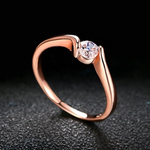 Fabbrica dei monili <span class=keywords><strong>di</strong></span> Modo Classico <span class=keywords><strong>di</strong></span> Disegno Semplice Solitaire CZ Del Diamante <span class=keywords><strong>di</strong></span> <span class=keywords><strong>Fidanzamento</strong></span> <span class=keywords><strong>Anello</strong></span> <span class=keywords><strong>di</strong></span> Cerimonia Nuziale Per Le Donne Moglie Signora R239-M - Product Image 3