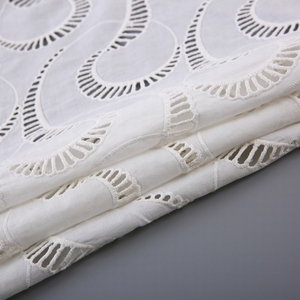Tejido de alta calidad <span class=keywords><strong>ojal</strong></span> de guipur de algodón hecho <span class=keywords><strong>a</strong></span> <span class=keywords><strong>mano</strong></span> tela de bordado - Product Image 4