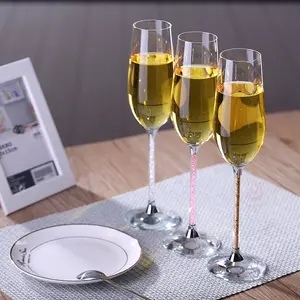 Lunettes à Champagne, verres en cristal blanc, flûte avec tige en diamant à vendre, en stock