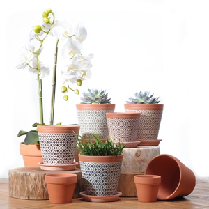 Precio barato al por mayor jardín de casa pequeñ<span class=keywords><strong>a</strong></span> maceta de flores de arcilla hecha <span class=keywords><strong>a</strong></span> mano olla con bandeja - Product Image 1