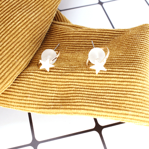 Nuevo diseño de círculo de oro estrella pendientes accesorios damas joyería de moda blanco con cuentas de acrílico pendientes - Product Image 6