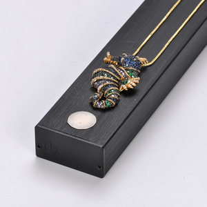 Venta al por mayor <span class=keywords><strong>de</strong></span> Color <span class=keywords><strong>de</strong></span> <span class=keywords><strong>arco</strong></span> <span class=keywords><strong>iris</strong></span> brillo cristal Animal caballito <span class=keywords><strong>de</strong></span> mar colgante collar - Product Image 6