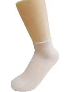 Chaussettes blanches à essayer pour magasin de chaussures de divertissement vente en gros moins cher