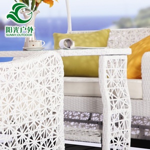 Chaise suspendue en osier de jardin pour 4 personnes avec table, chaise à bascule en rotin - Product Image 6