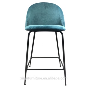 Mobilier <span class=keywords><strong>Bar</strong></span> Chaise en velours bleu ciel bon marché <span class=keywords><strong>Tabouret</strong></span> <span class=keywords><strong>de</strong></span> <span class=keywords><strong>bar</strong></span> moderne avec pieds arrière en métal - Product Image 2