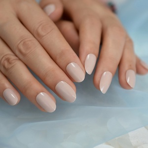 Gel <span class=keywords><strong>de</strong></span> <span class=keywords><strong>uñas</strong></span> postizas ovaladas <span class=keywords><strong>pequeñas</strong></span>, cubierta <span class=keywords><strong>de</strong></span> esmalte brillante Nude diseñada, puntas artificiales con pegamento, 24 Uds. - Product Image 3