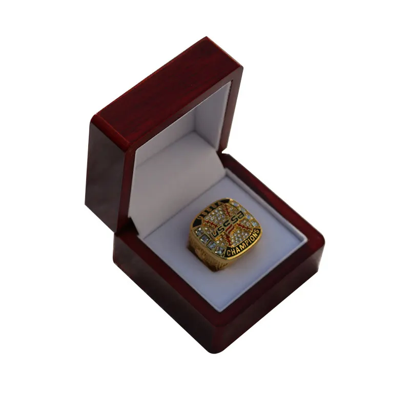 2021 Hot sale red wooden lacquer luxury sport championship display ring box