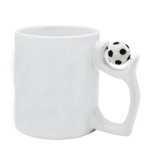 Caneca de café cerâmica revestida da subolmação, 11oz com alça de futebol